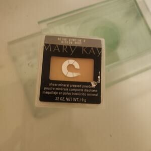 NIP Mary Kay Beige Sheer Mineral Pressed Powder .32oz